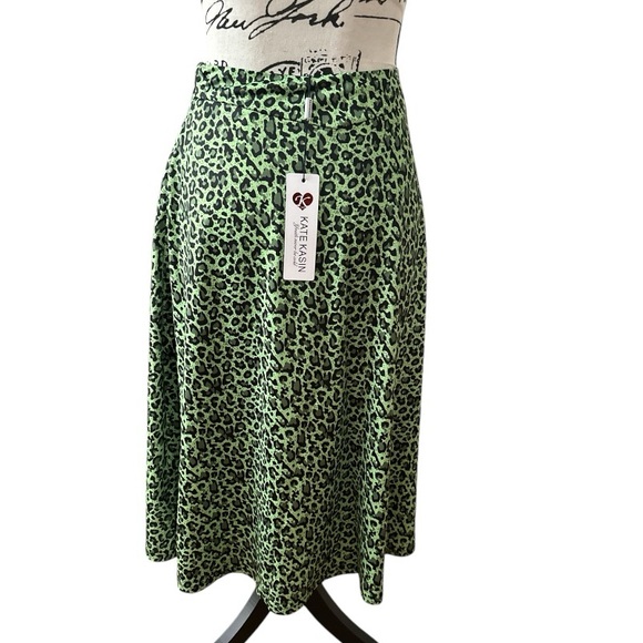 Green Leopard Skirt Size Small - Picture 8 of 8